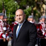 "Ще го направя, когато най-малко очаквате": Радев отговори ще има ли своя партия (ВИДЕО) 16 „Ще го направя, когато най-малко очаквате“: Радев отговори ще има ли своя партия (ВИДЕО)