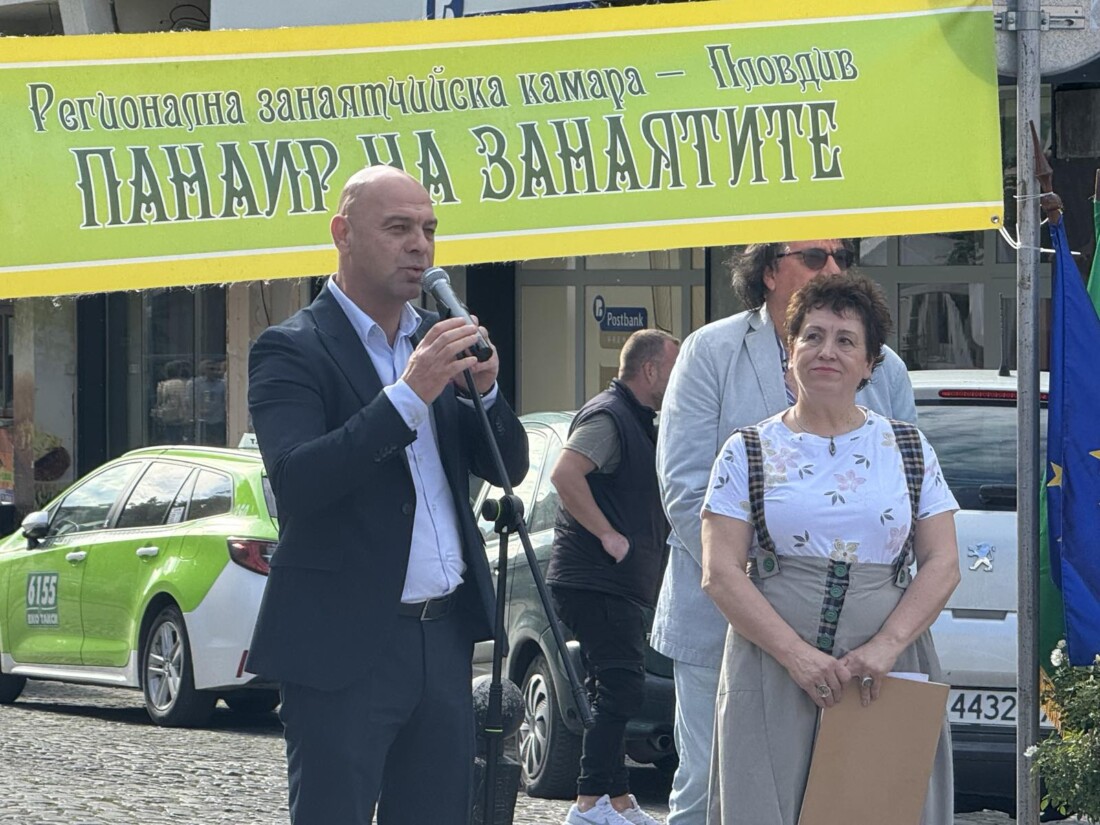 "Традициите на България са живи": Костадин Димитров откри Пролетния панаир на занаятите (СНИМКИ)