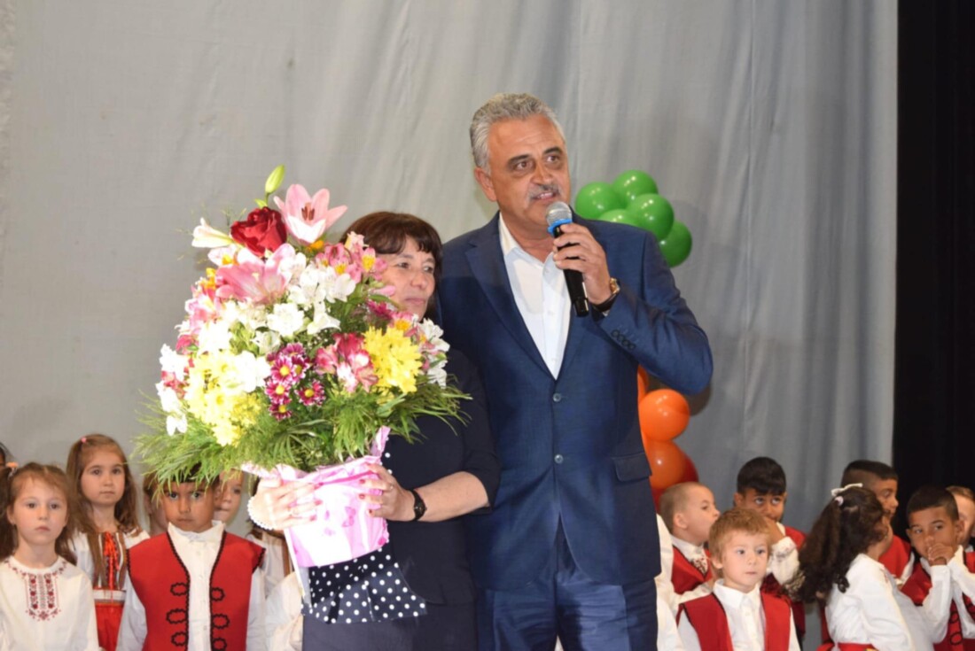 С тържествен концерт: Детската градина в Калековец отбеляза 60-ата си годишнина (СНИМКИ)