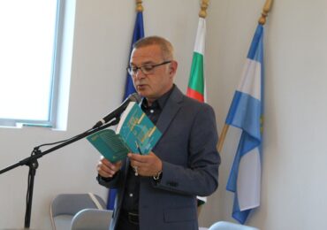 „Колкото да влезе Бог“ – нова книга на Антон Баев (ОТКЪС)