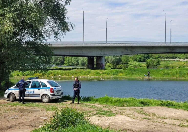 Откриха труп във водите на река Марица (СНИМКИ)