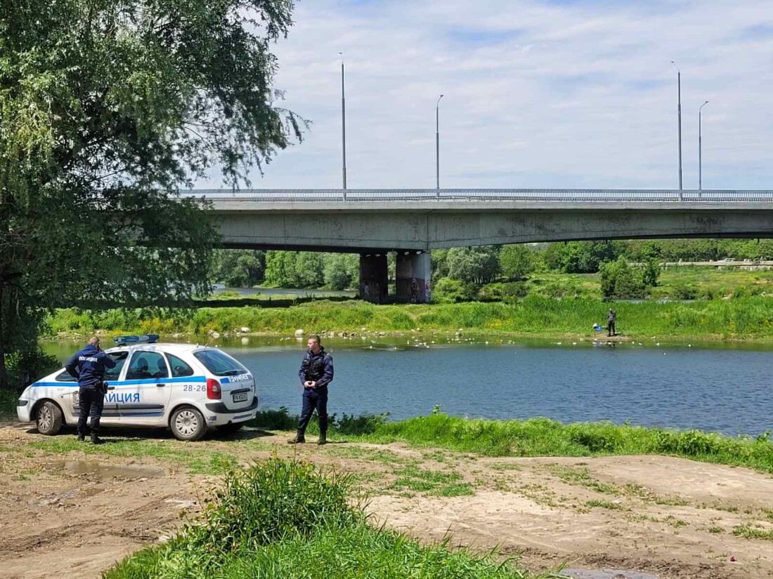 Откриха труп във водите на река Марица (СНИМКИ)