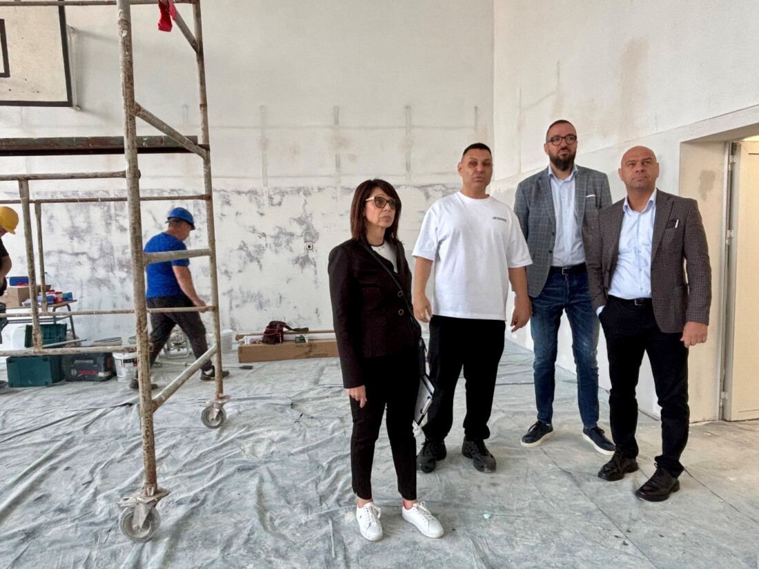 Кметът Костадин Димитров провери напредъка по модернизацията на ОУ „Димитър Талев“ (СНИМКИ)