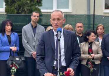 Министър Красимир Вълчев: Стоенето пред екрани води до проблеми с логическото мислене и математиката