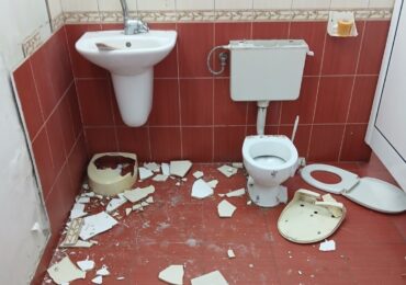Вандали вилняха в Градската градина на Пловдив (СНИМКИ)