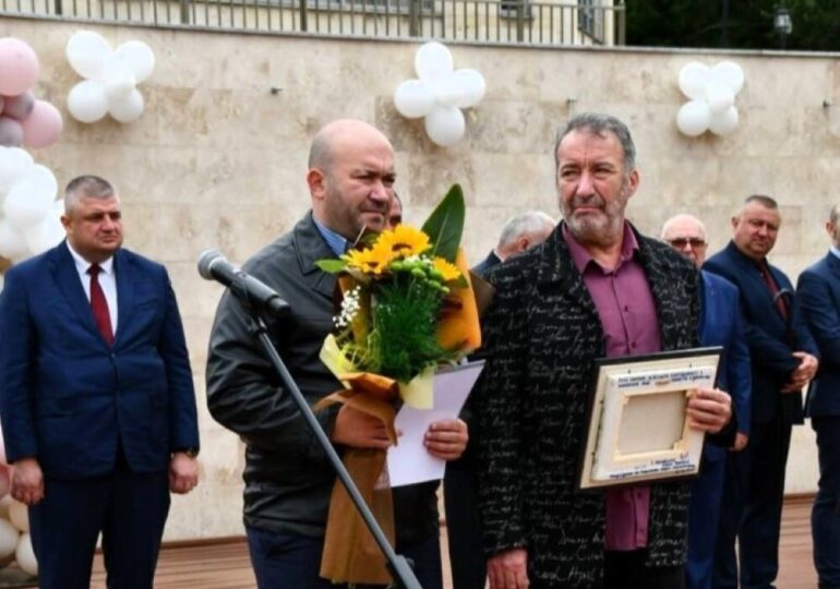 Навръх празника на града: Връчиха званието „Почетен гражданин“ на Асеновград (СНИМКИ)