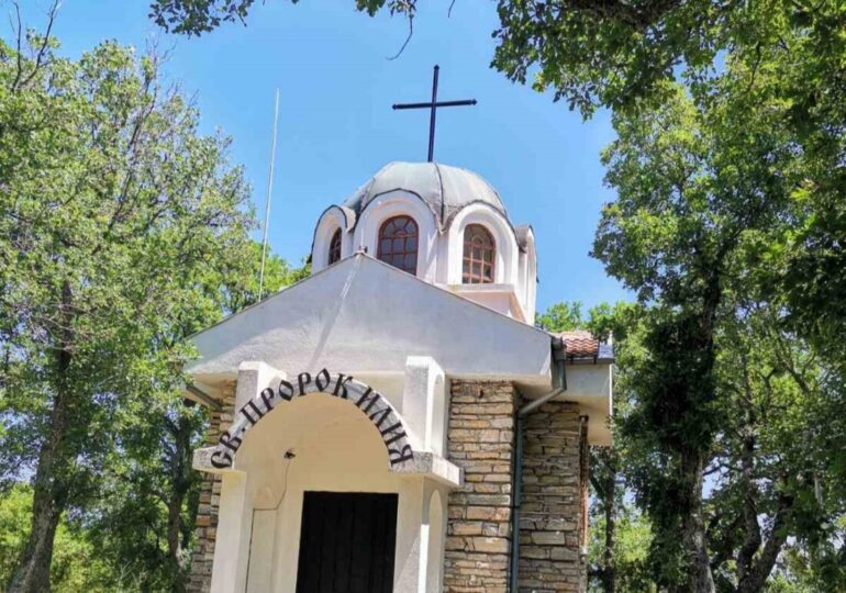 Художник от Бургас дари надпис на параклиса „Свети Пророк Илия“ преди „Мистериите на Хухла“