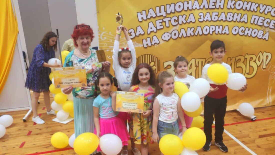 Композиторът Невена Кючукова и нейната вокална група „Пеещите котенца“ със златни медали от конкурс (СНИМКИ)