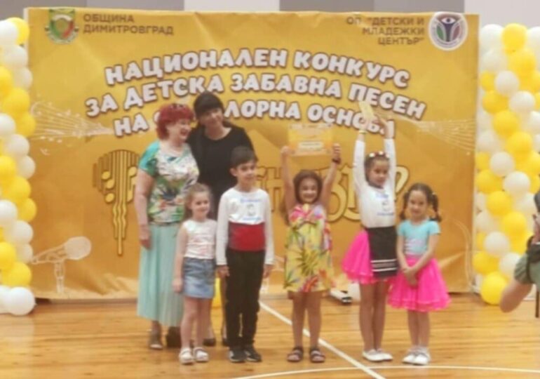 Композиторът Невена Кючукова и нейната вокална група „Пеещите котенца“ със златни медали от конкурс (СНИМКИ)
