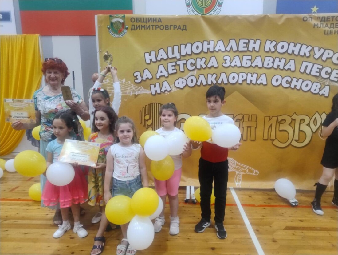 Композиторът Невена Кючукова и нейната вокална група „Пеещите котенца“ със златни медали от конкурс (СНИМКИ)