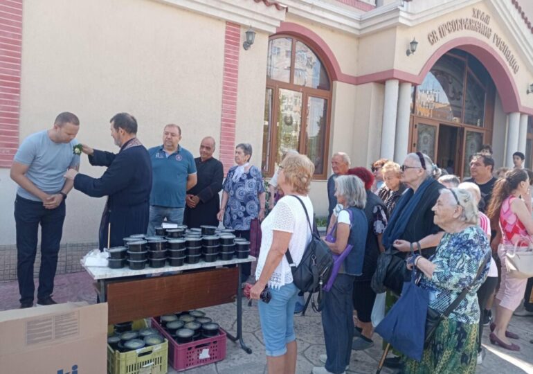 На Петровден: Кметът на район "Тракия" Георги Гатев даде курбан за здраве (СНИМКИ)