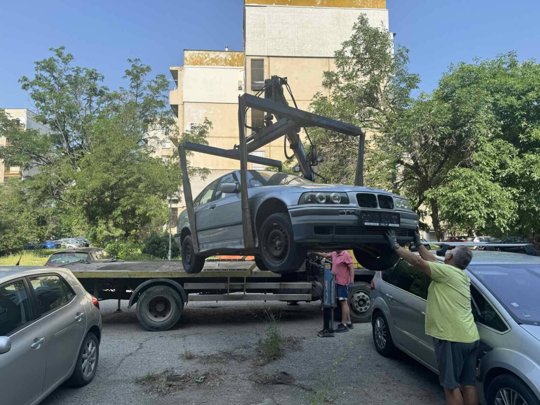 Вдигнаха излезли от употреба автомобили в „Източен“ (СНИМКИ)