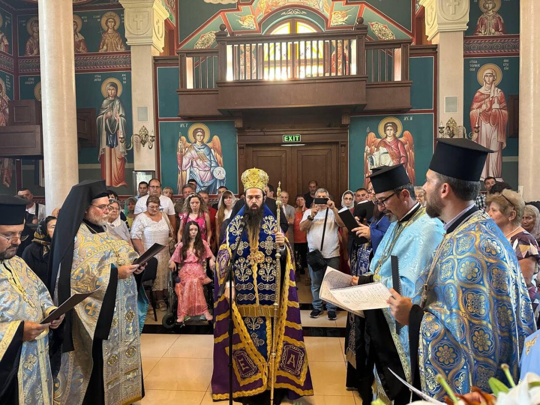 Чудотворна икона ще бъде изложена в ямболския храм "Успение на Пресвета Богородица" (СНИМКИ)