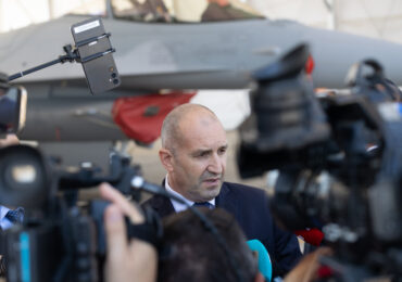 Радев: Да си внесем и депутати за по 500 лева, може да са по-отговорни (СНИМКИ)