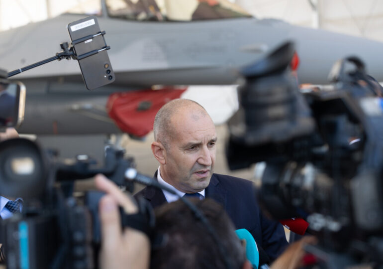 Радев: Да си внесем и депутати за по 500 лева, може да са по-отговорни (СНИМКИ)