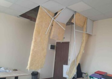 След ремонт: Срути се окачен таван на кметството в село Анево