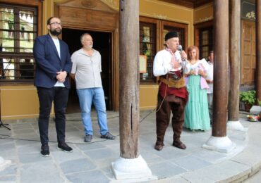 За 17-и път: Етнографският музей в Пловдив се превърна в пъстра и красива занаятчийска чаршия (СНИМКИ)