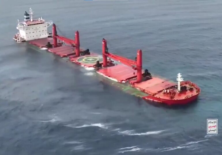 Хутите показаха как са потопили гръцки танкер в Червено море (ВИДЕО)