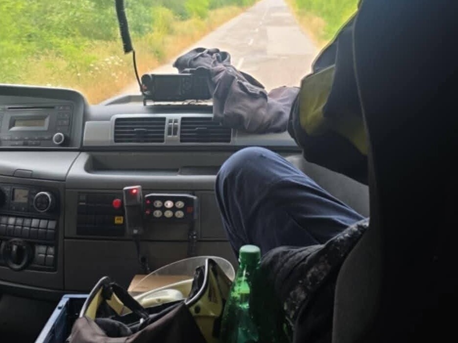 "Всеки живот има значение": Пловдивски пожарникари спасиха таралеж (СНИМКИ)