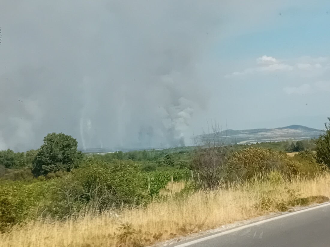 Магистрала „Тракия“ е отворена за движение, битката с огъня продължава (ВИДЕО)