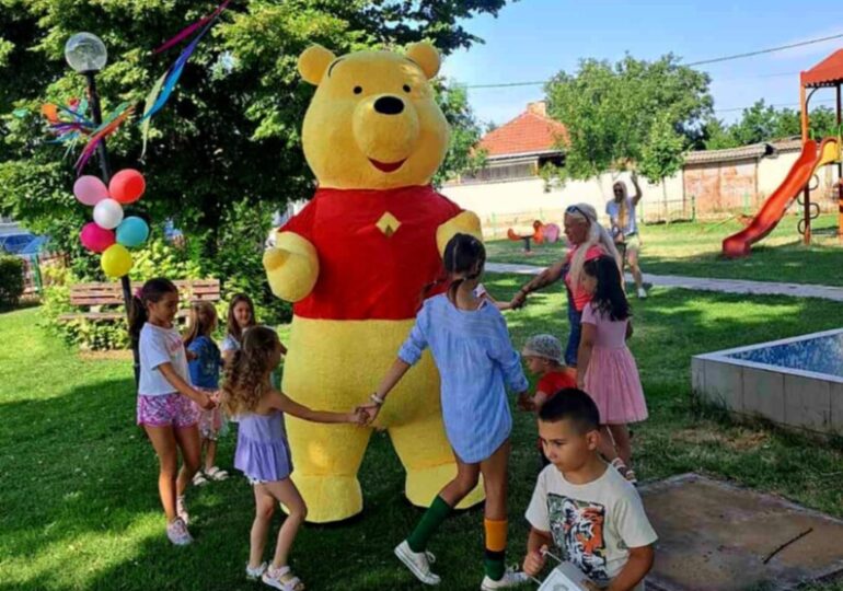 Топ готвачът Иван Звездев приготви празничен курбан за събора в Скутаре (ГАЛЕРИЯ)