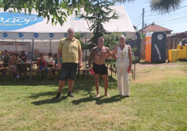Топ готвачът Иван Звездев приготви празничен курбан за събора в Скутаре (ГАЛЕРИЯ)