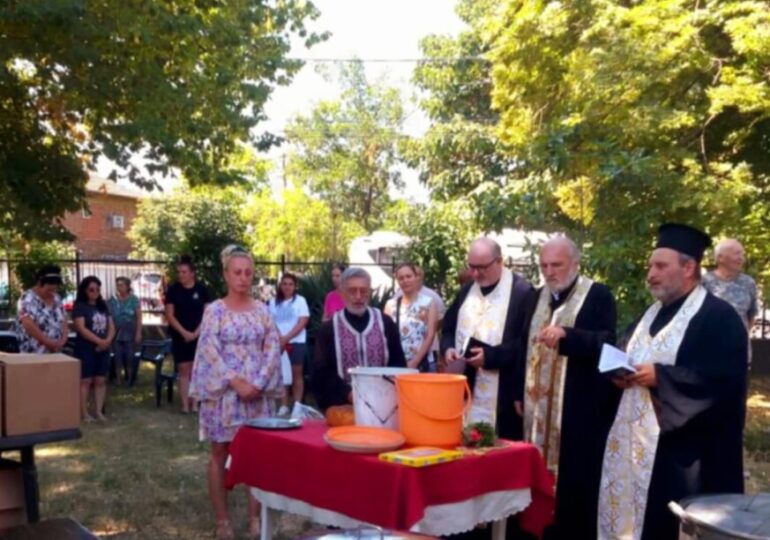Топ готвачът Иван Звездев приготви празничен курбан за събора в Скутаре (ГАЛЕРИЯ)