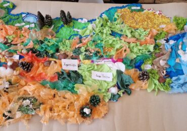 Ученици създават триизмерна карта на България от рециклирани материали