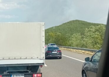 Заради огромен пожар: Затвориха магистрала "Тракия", движението се отклонява по обходен маршрут (ВИДЕО)