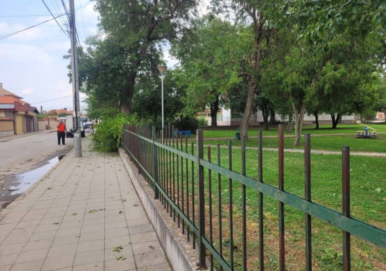 Раковски се възстановява след бурята: Каква е ситуацията в града? (СНИМКИ)