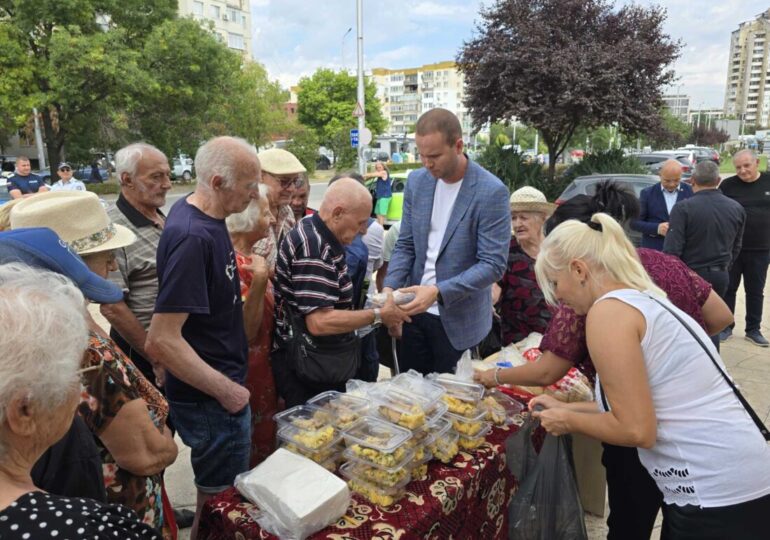 С празнична литургия и благотворителен обяд: В район „Тракия“ отбелязаха Преображение Господне (СНИМКИ)