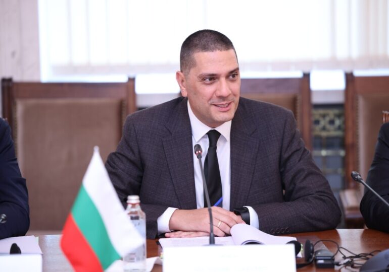 "Явно лицемерието е заразно": Депутат от ГЕРБ отговори с данни за имотите, продадени за година от служебните правителства на Радев