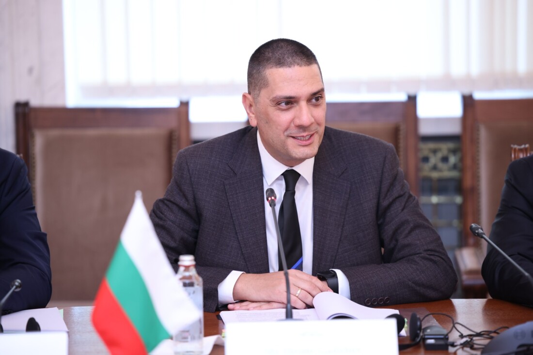 „Явно лицемерието е заразно“: Депутат от ГЕРБ отговори с данни за имотите, продадени за година от служебните правителства на Радев