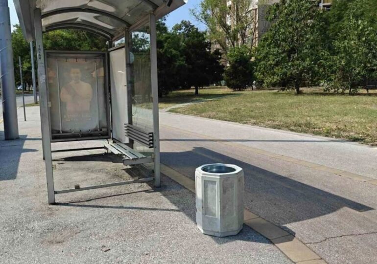 Поставиха нови кошчета за отпадъци в "Тракия" (СНИМКИ)