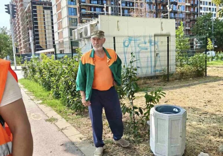 Поставиха нови кошчета за отпадъци в "Тракия" (СНИМКИ)