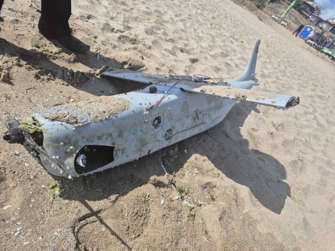 Боен дрон изплува на плажа в Созопол, военни го унищожиха (СНИМКИ)