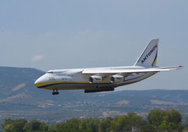 Заради бурния вятър: Отмениха полети от София, пътнически самолет кацна аварийно в Пловдив