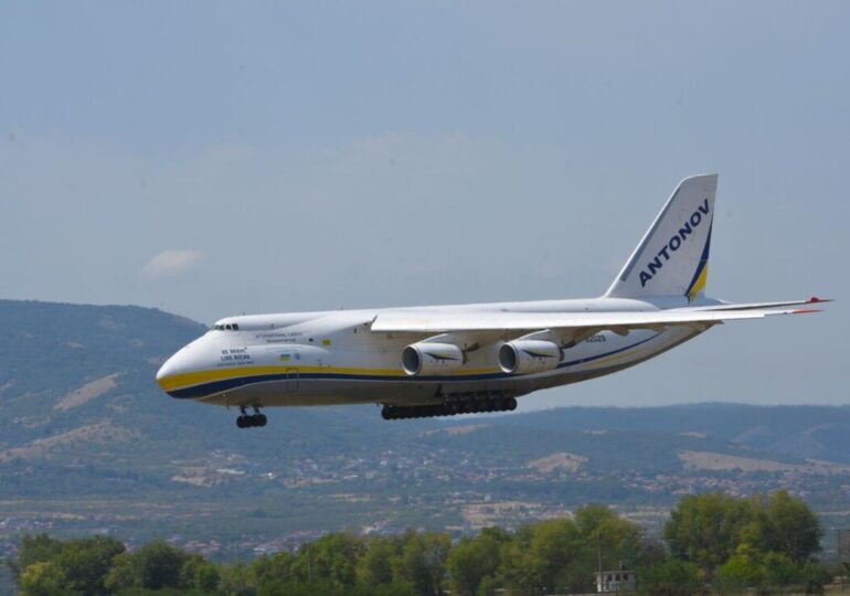 Заради бурния вятър: Отмениха полети от София, пътнически самолет кацна аварийно в Пловдив