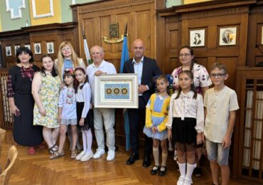 За Деня на независимостта на Украйна: Кметът на Пловдив посрещна украински деца в общината