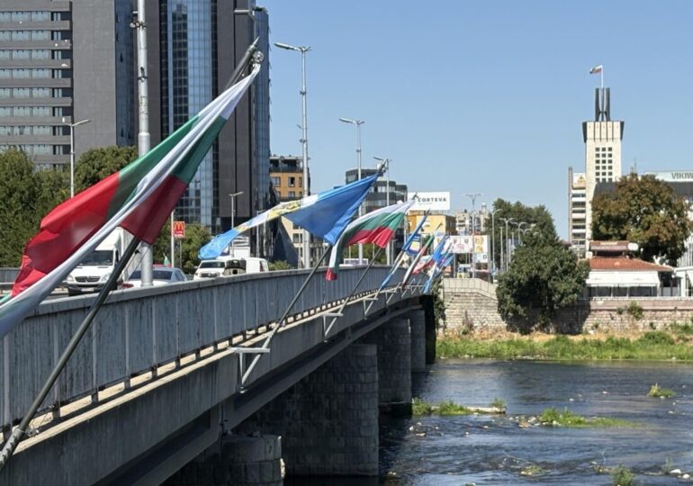 Поставиха нови знамена в навечерието на 6 септември в Пловдив (СНИМКИ)