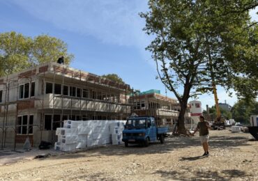 Напредва изграждането на новата детска градина в "Южен" (СНИМКИ)