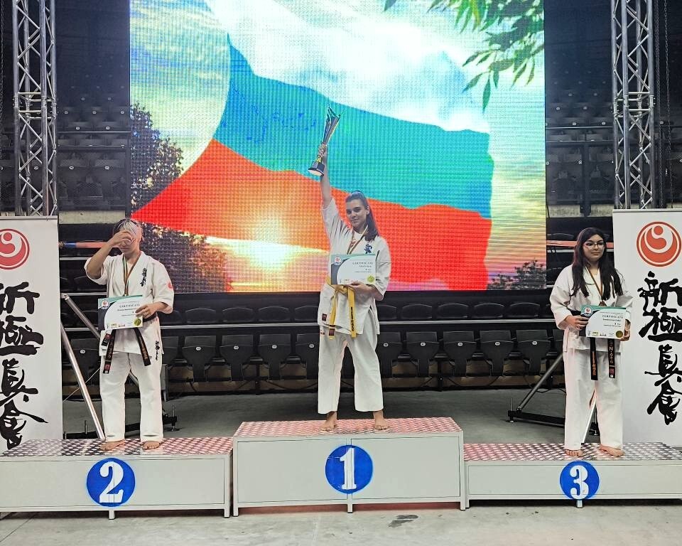 Асеновградчанка стана балкански шампион по карате шинкиокушин (СНИМКИ)
