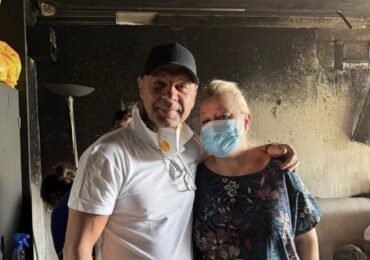 "Има светлина": Кметът Костадин Димитров и доброволци помагат за възстановяването на опожарен апартамент в "Тракия" (СНИМКИ)