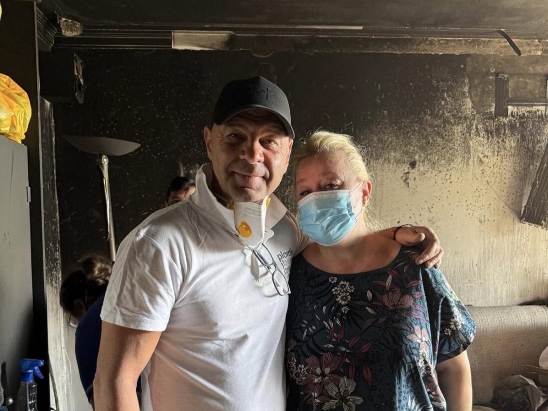 „Има светлина“: Кметът Костадин Димитров и доброволци помагат за възстановяването на опожарен апартамент в „Тракия“ (СНИМКИ)