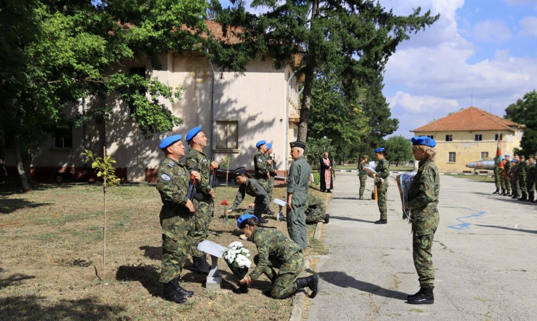 ВВС отбелязаха годишнината от трагичната загуба на летците-пилоти подполк. Петко Димитров и кап. Венцислав Дункин (СНИМКИ)