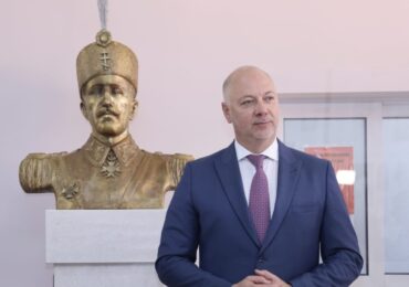 Премиерът откри паметник на Александър Батенберг в Подгорица (СНИМКИ)