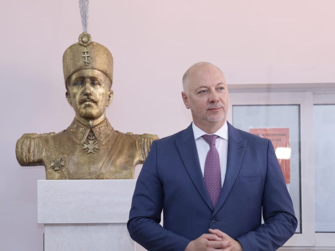 Премиерът откри паметник на Александър Батенберг в Подгорица (СНИМКИ)