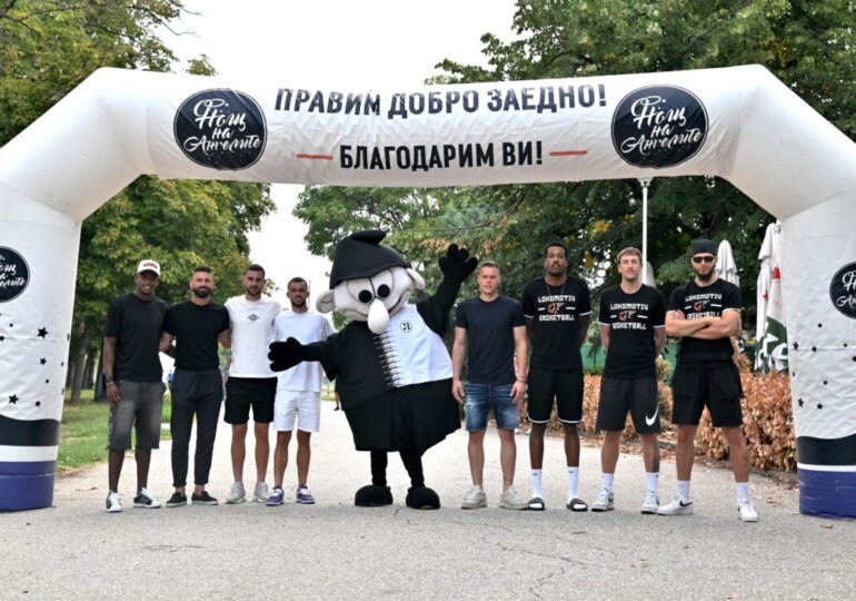 Футболисти, баскетболисти и фенове на Локомотив Пловдив се включиха в "Нощ на ангелите" (СНИМКИ)