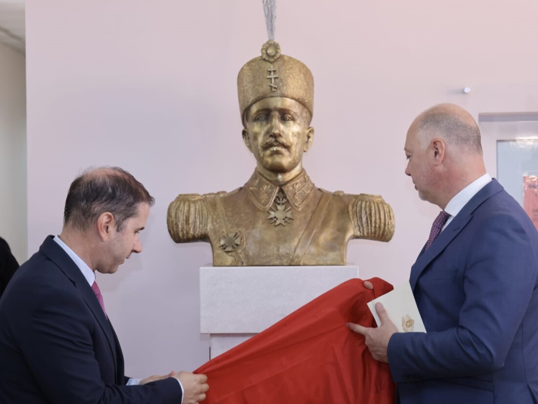 Премиерът откри паметник на Александър Батенберг в Подгорица (СНИМКИ)