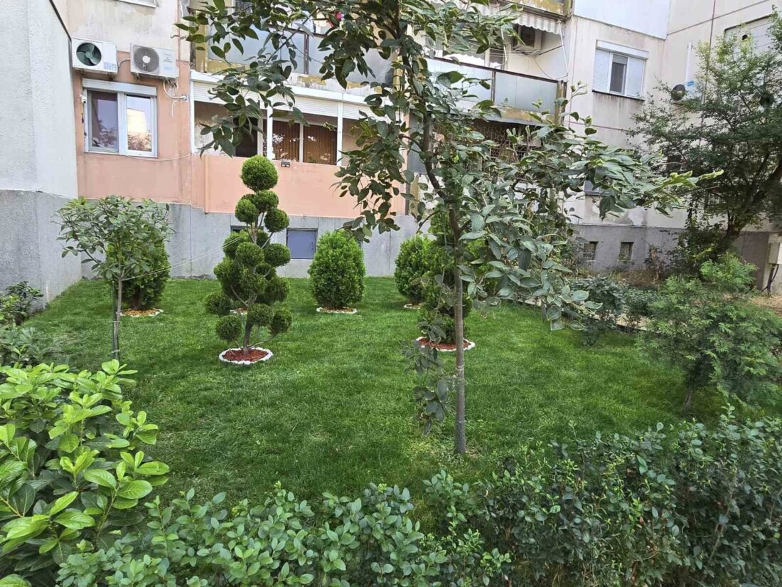 Кметът на „Тракия“ награди победителя в конкурса „Цветен кът“ (СНИМКИ)